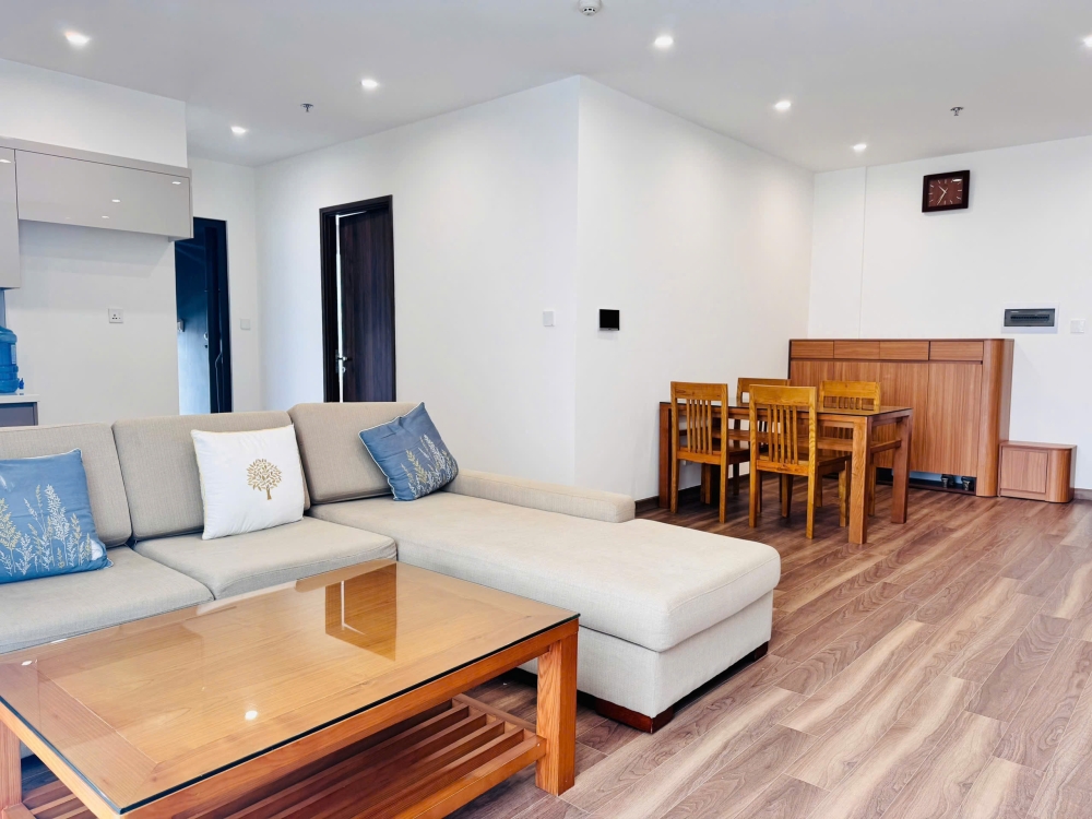 E cho thuê căn 3 ngủ full đồ đẹp dt rộng bên Zurich căn mới đẹp lung linh tầng trung