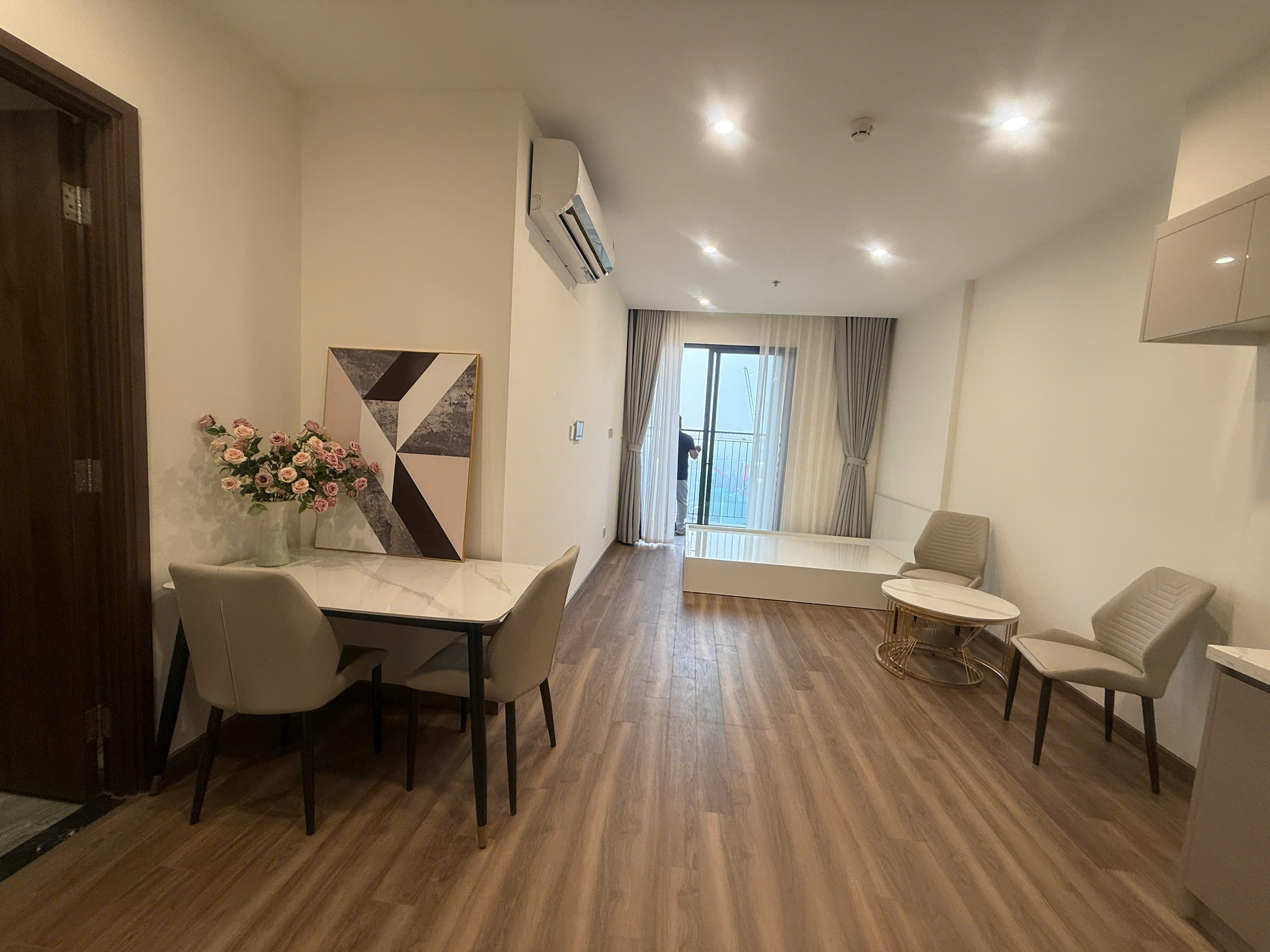 [200003261ZR] 15/8 căn studio bên Zurich này nội thất được chăm chút từng góc nhỏ tạo cảm giác dễ chịu